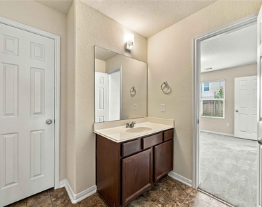7402 Fox Cove Trail - Photo Thumbnail 9