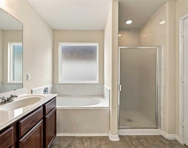 7402 Fox Cove Trail - Photo Thumbnail 20