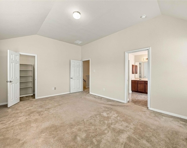 7402 Fox Cove Trail - Photo Thumbnail 18