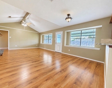 9943 Bayou Woods Drive - Photo Thumbnail 4