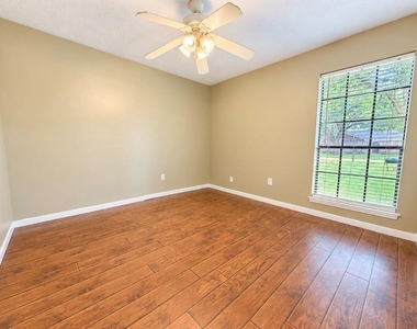 9943 Bayou Woods Drive - Photo Thumbnail 8