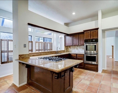 12715 Avenida Vaquero Street - Photo Thumbnail 10