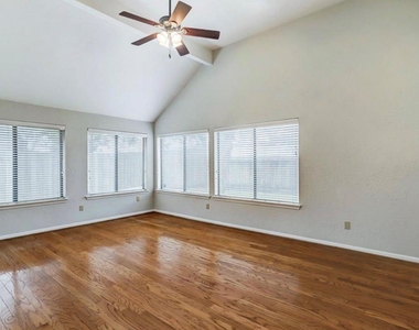 12715 Avenida Vaquero Street - Photo Thumbnail 8
