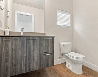 2126 Dennis Street - Photo Thumbnail 12