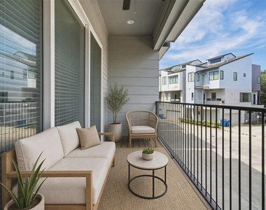 2126 Dennis Street - Photo Thumbnail 6