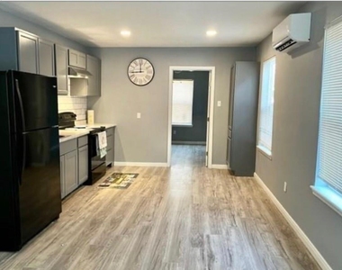 7320 Capitol Street - Photo Thumbnail 3