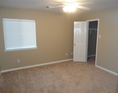 32338 Golden Oak Park Lane - Photo Thumbnail 5