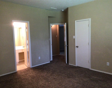 6634 Stonecross Creek Lane - Photo Thumbnail 5