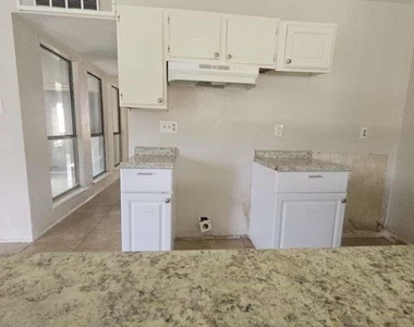 14131 Callahan Drive - Photo Thumbnail 4