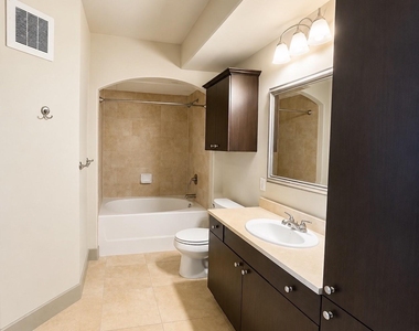 1340 W Gray Street - Photo Thumbnail 6