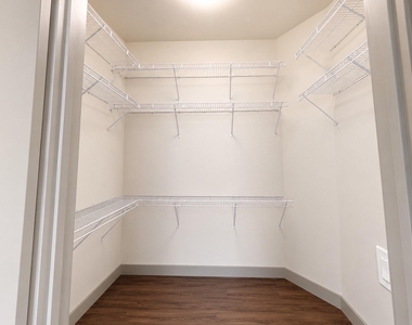 1340 W Gray Street - Photo Thumbnail 8