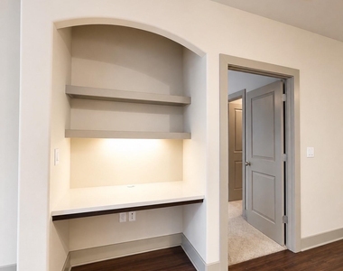 1340 W Gray Street - Photo Thumbnail 4