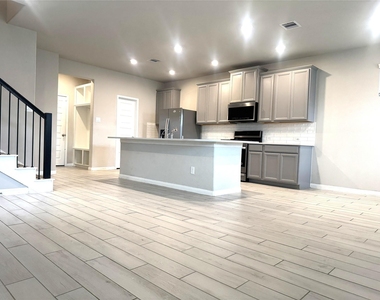 1902 La Magnolia Drive - Photo Thumbnail 5