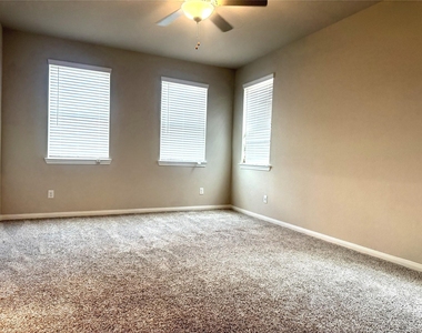 1902 La Magnolia Drive - Photo Thumbnail 15