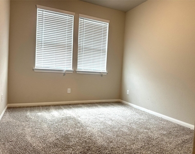 1902 La Magnolia Drive - Photo Thumbnail 21