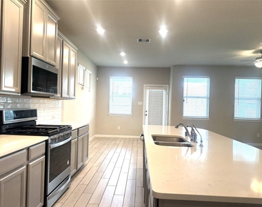 1902 La Magnolia Drive - Photo Thumbnail 10