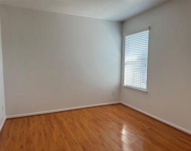 7114 Sedona Court - Photo Thumbnail 11