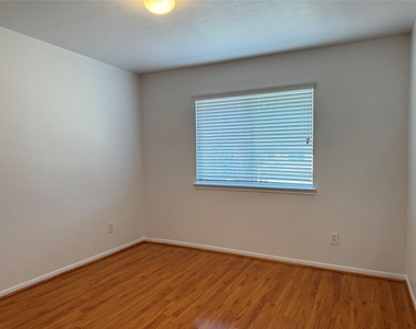7114 Sedona Court - Photo Thumbnail 10