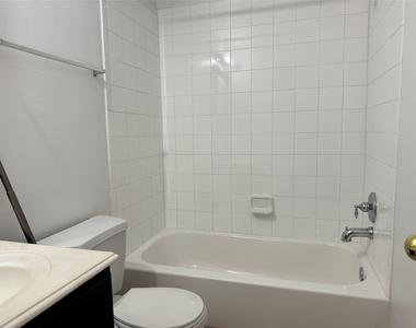 7114 Sedona Court - Photo Thumbnail 12