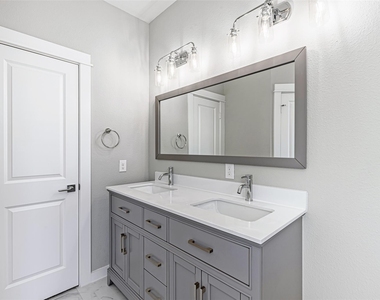 8423 Berry Brush Lane - Photo Thumbnail 20