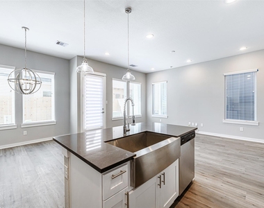 8423 Berry Brush Lane - Photo Thumbnail 9