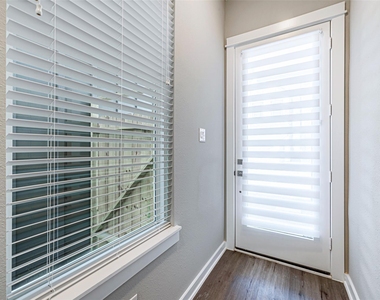 8423 Berry Brush Lane - Photo Thumbnail 3