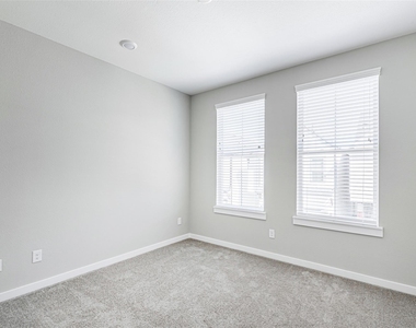 8423 Berry Brush Lane - Photo Thumbnail 24