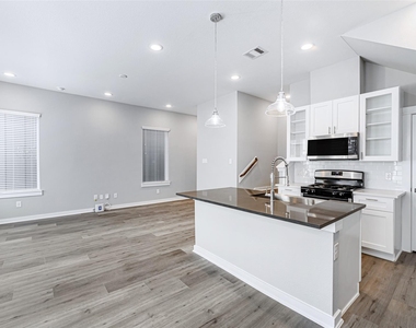 8423 Berry Brush Lane - Photo Thumbnail 7