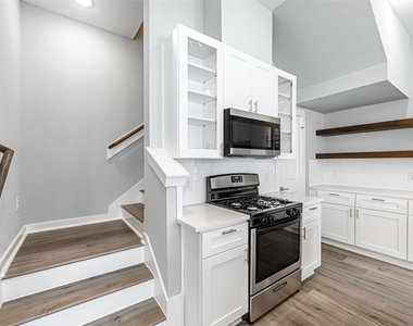 8423 Berry Brush Lane - Photo Thumbnail 10