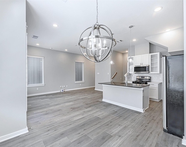 8423 Berry Brush Lane - Photo Thumbnail 12