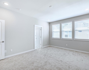 8423 Berry Brush Lane - Photo Thumbnail 18