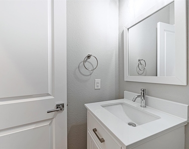 8423 Berry Brush Lane - Photo Thumbnail 4