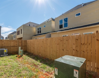 8423 Berry Brush Lane - Photo Thumbnail 29