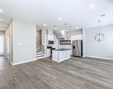 8423 Berry Brush Lane - Photo Thumbnail 5