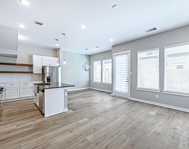 8423 Berry Brush Lane - Photo Thumbnail 6