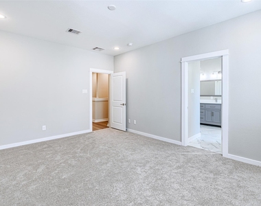 8423 Berry Brush Lane - Photo Thumbnail 17