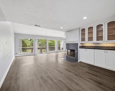 9322 Briar Forest Drive - Photo Thumbnail 8