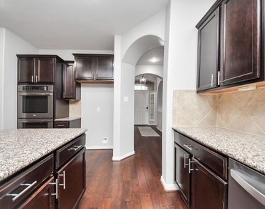 1111 Wheatfield Court - Photo Thumbnail 13