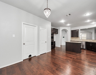 1111 Wheatfield Court - Photo Thumbnail 8