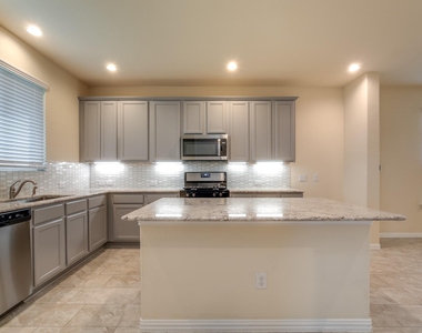 13018 Leisure Cove Drive - Photo Thumbnail 12
