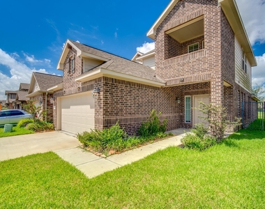 13018 Leisure Cove Drive - Photo Thumbnail 3