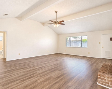 2326 Hazy Creek Drive - Photo Thumbnail 4