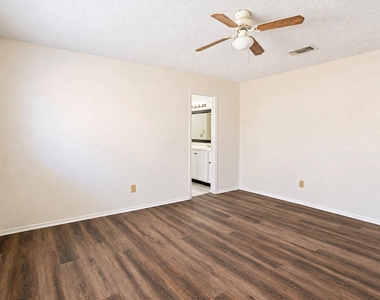 2326 Hazy Creek Drive - Photo Thumbnail 21