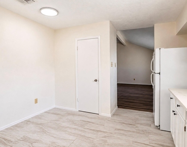 2326 Hazy Creek Drive - Photo Thumbnail 15