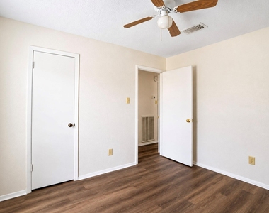 2326 Hazy Creek Drive - Photo Thumbnail 33