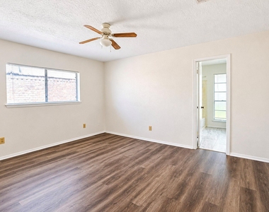 2326 Hazy Creek Drive - Photo Thumbnail 20