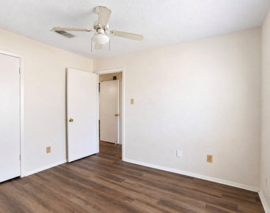 2326 Hazy Creek Drive - Photo Thumbnail 29
