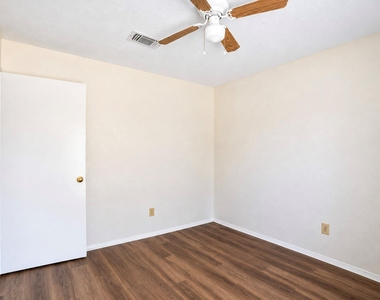 2326 Hazy Creek Drive - Photo Thumbnail 34
