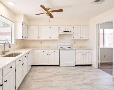 2326 Hazy Creek Drive - Photo Thumbnail 10