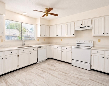 2326 Hazy Creek Drive - Photo Thumbnail 11